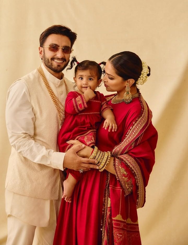DeepikaPFC's tweet image. [Pics] Deepika Padukone, Ranveer Singh and Dua for Diwali👨‍👩‍👧❤️