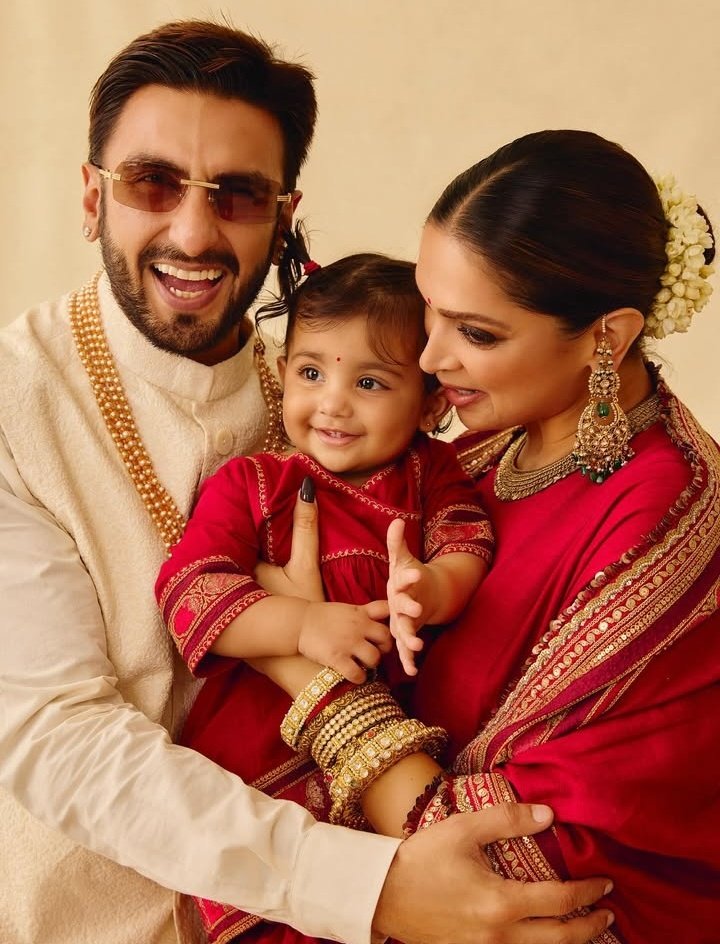 DeepikaPFC's tweet image. [Pics] Deepika Padukone, Ranveer Singh and Dua for Diwali👨‍👩‍👧❤️