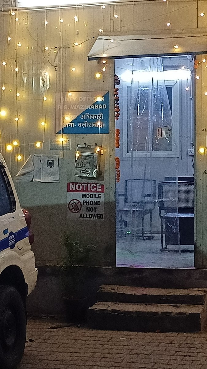 Neetusen_'s tweet image. #नाबालिक_लड़की #जबरदस्ती #कपड़े_फाड़े 
#मारपीट @DelhiPolice शिकायत सुनने को तैयार नहीं #थाना_वजीराबाद फरियादी #PCR CALL करके थाने आ गए अभी भी कोई शिकायत सुनने को तैयार नहीं @HMOIndia @LtGovDelhi @gupta_rekha @CMODelhi  @DcpNorthDelhi