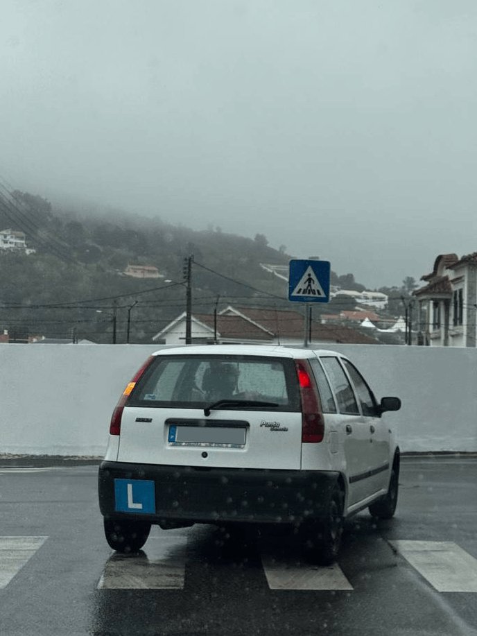 If you see a Fiat Punto 1995 driving around Portugal

Stay far away, it's me finally learning to drive a car

And I might kill you 

Yeehawwww 🤠