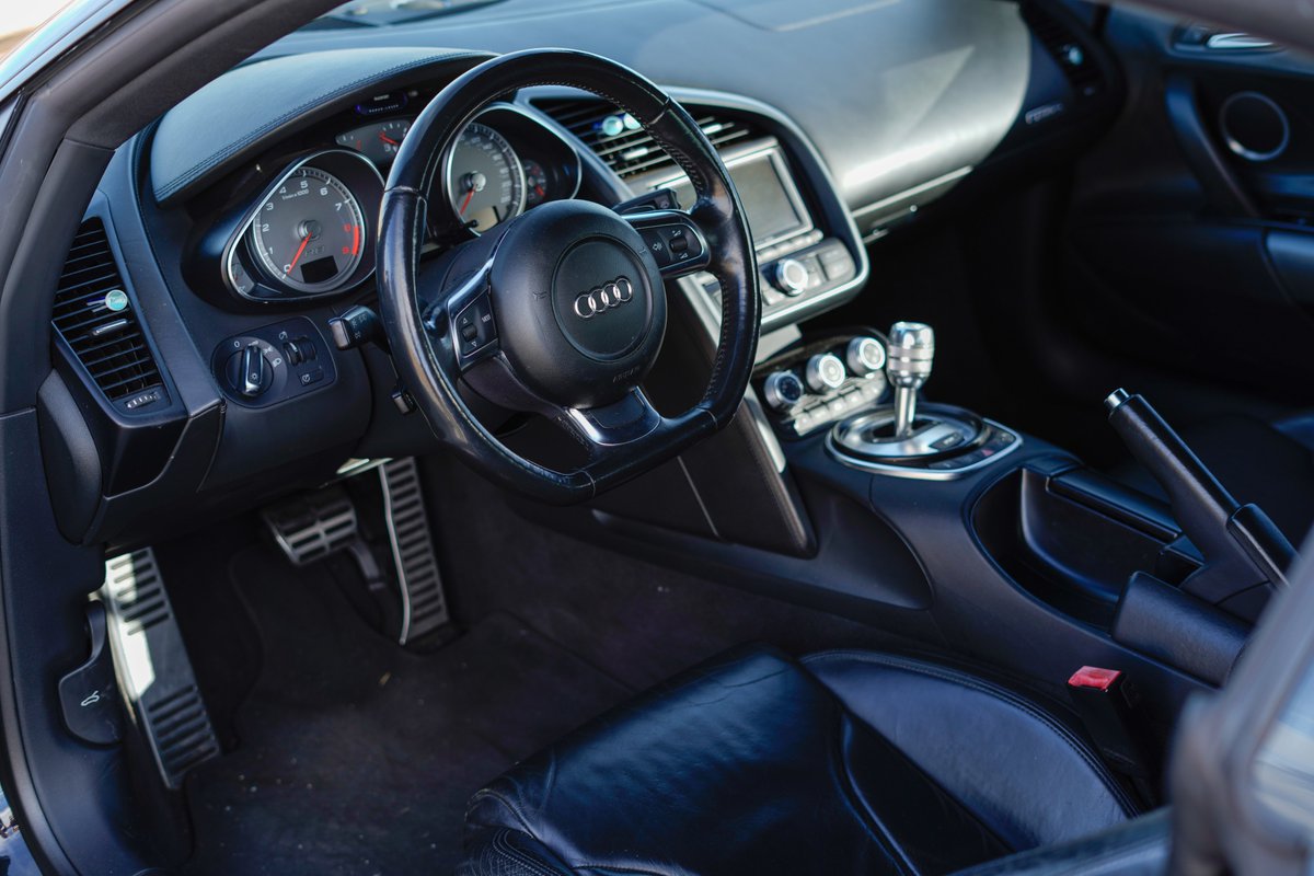 I love Teslas but also enjoy other cars as well.

Just listed this Batman Spec Supercharged R8 for sale yesterday 🔥

Only $54,900!