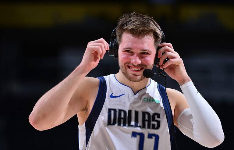 Primer partido de la temporada contra las putitas de Warriors. Les pregunto, volvemos a playback? 😏