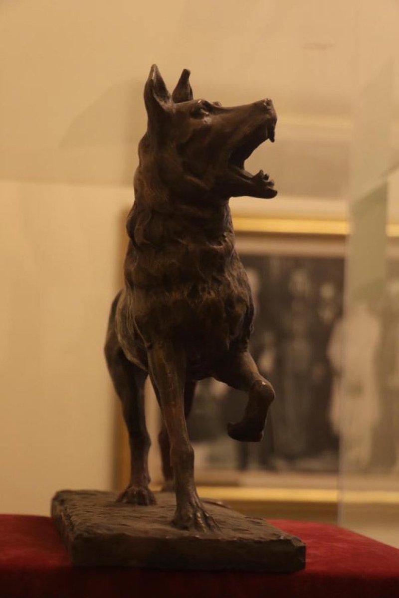 newsturkic's tweet image. Mustafa Kemal Atatürk’ün çalışma masasında bulundurduğu "Bozkurt Heykeli".