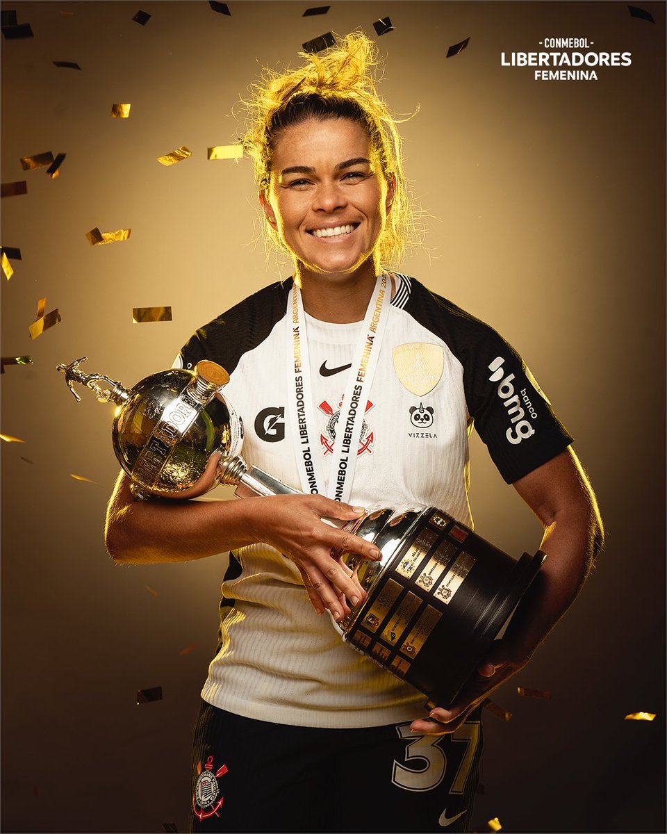 vini_developer2's tweet image. Eu amo tanto elas 💜🥺
Detalhe pra Nicole e o seu dedinho machucado mas mesmo assim jogou muito na final