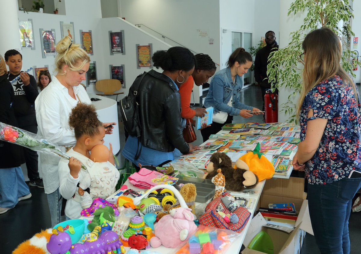 #solidarite | 🌍💙 𝐑𝐞𝐩𝐚𝐫𝐭𝐢𝐫 𝐚𝐯𝐞𝐜 𝐝𝐞𝐬 𝐨𝐛𝐣𝐞𝐭𝐬 𝐮𝐭𝐢𝐥𝐞𝐬, 𝐬𝐚𝐧𝐬 𝐝𝐞́𝐩𝐞𝐧𝐬𝐞𝐫 𝐮𝐧 𝐜𝐞𝐧𝐭𝐢𝐦𝐞 ? 𝐂’𝐞𝐬𝐭 𝐩𝐨𝐬𝐬𝐢𝐛𝐥𝐞 !

📢 RDV à la prochaine  #gratiferia organisée le 𝐦𝐞𝐫𝐜𝐫𝐞𝐝𝐢 𝟐𝟐 𝐨𝐜𝐭𝐨𝐛𝐫𝐞 à la Maison de quartier des Touleuses