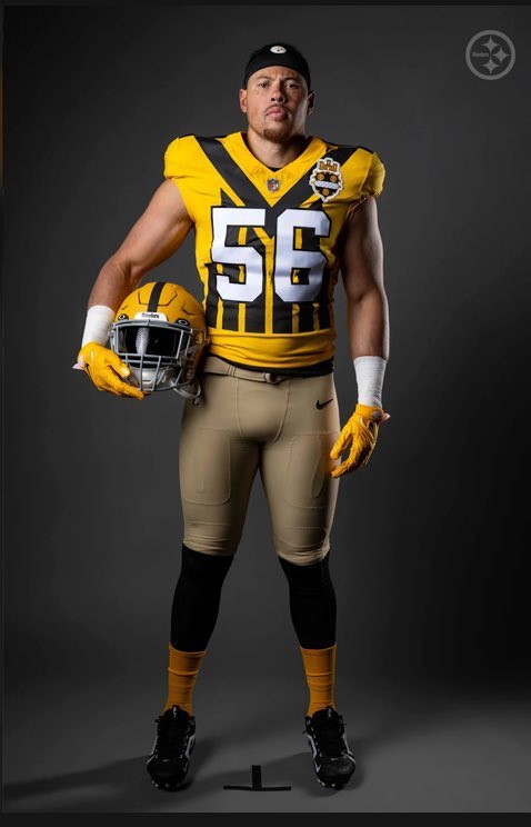 ThePoniExpress's tweet photo. Worst uniforms of all-time. I can’t believe the Steelers are wearing these for a game against the Packers that will set ratings records. And be replayed for decades. Awful. https://t.co/5OTw2LeHMJ