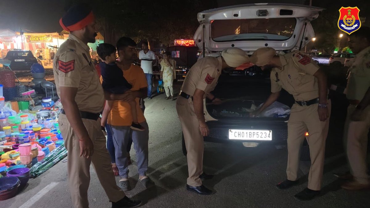 SAS Nagar Police are conducting a regular vigilant night checking to curb crime and maintain law and order in the district. 

 #YourSafetyOurPriority #mohalipolice