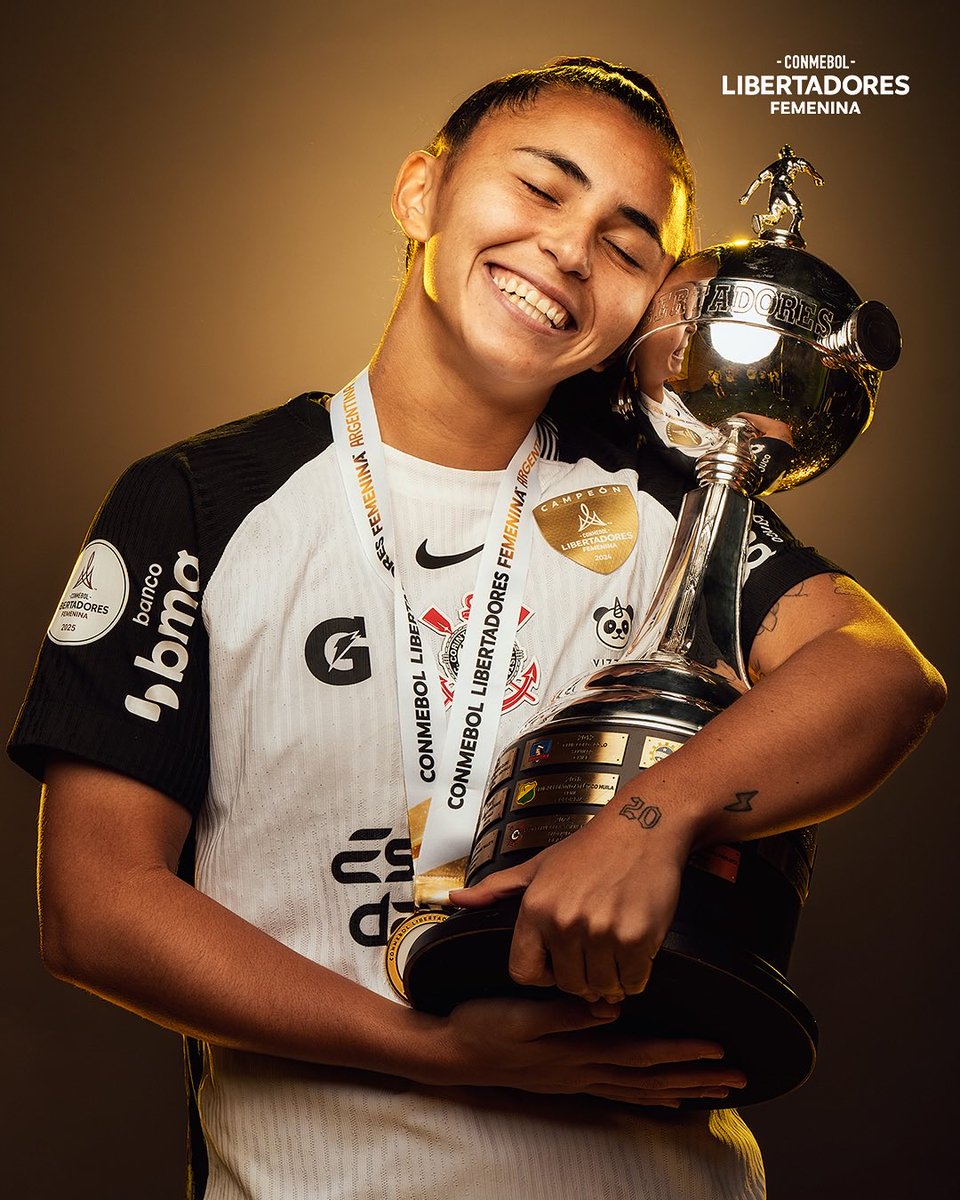 vini_developer2's tweet image. Do elenco atual do Coringão, sem dúvida quem mais mereceu esse título foi a Mariza, passou por um drama pessoal pesadíssimo e mesmo assim todo jogo luta em campo pelo clube
Você merece demais @_MarizaSilva e você é a minha inspiração 🥺💜