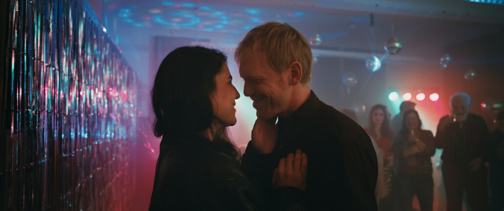 KINOFANSdotcom's tweet image. Kinostart am 1. Januar 2026: HOLY MEATDie Religionsgroteske von Alison Kuhn über eine Passionsaufführung, die zu einem "blasphemischen Rave" eskaliert. Eine absurde Provinzfarce mit Jens Albinus. #HolyMeat #Kino #SchwarzeKomödie #Filmstart

Mehr zur Story: kinofans.com/holy-meat-kino…