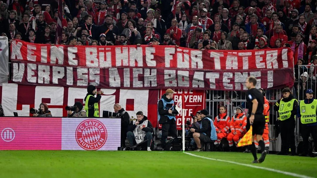 🇩🇪 "No hay lugar para los golpeadores, ¡Andate a la mierda, Boateng!"

Mensaje de la gente de Bayern Munich para Jerome Boateng, jugador del club, CONDENADO hace unos días por violencia de género.