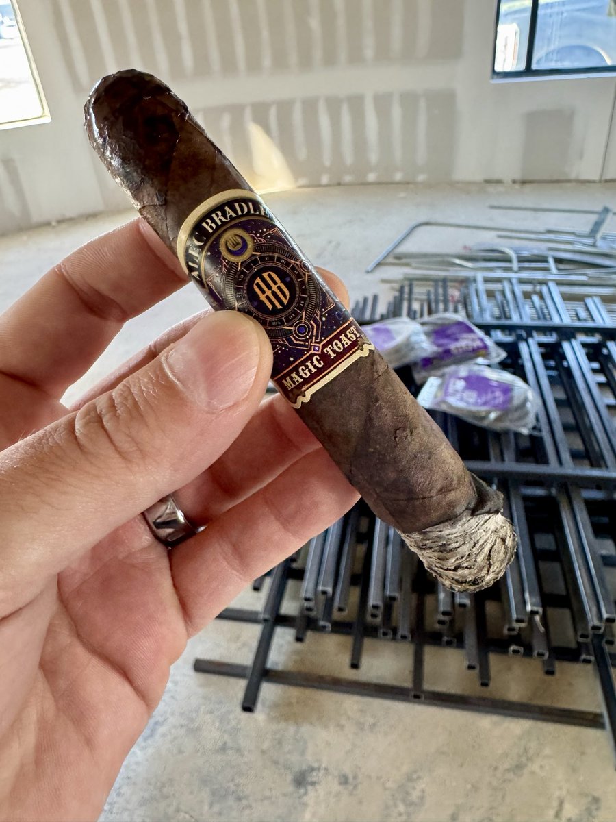 GratefulCigars (@gratefulcigars) on Twitter photo Made it to Columbus
Much needed cigar Made it to Columbus
Much needed cigar