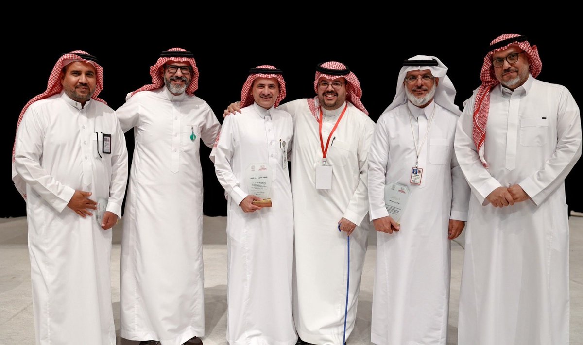 أسير بمحاذاة الأيام المدهشة، وأعانق النجوم والمسرّات♥️

Emergency medicine GrandRound 2025.