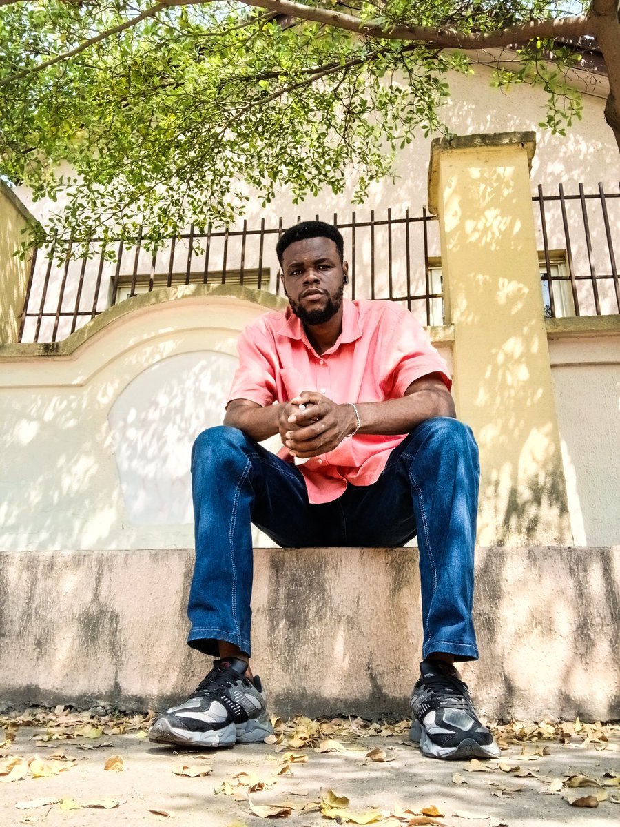 Linearscope2025's tweet image. The architect and his works, steady building momentum and fine spaces. 😌📐
Retweet o, my next client might be chilling on your TL. 👀 Oshey Baddest!