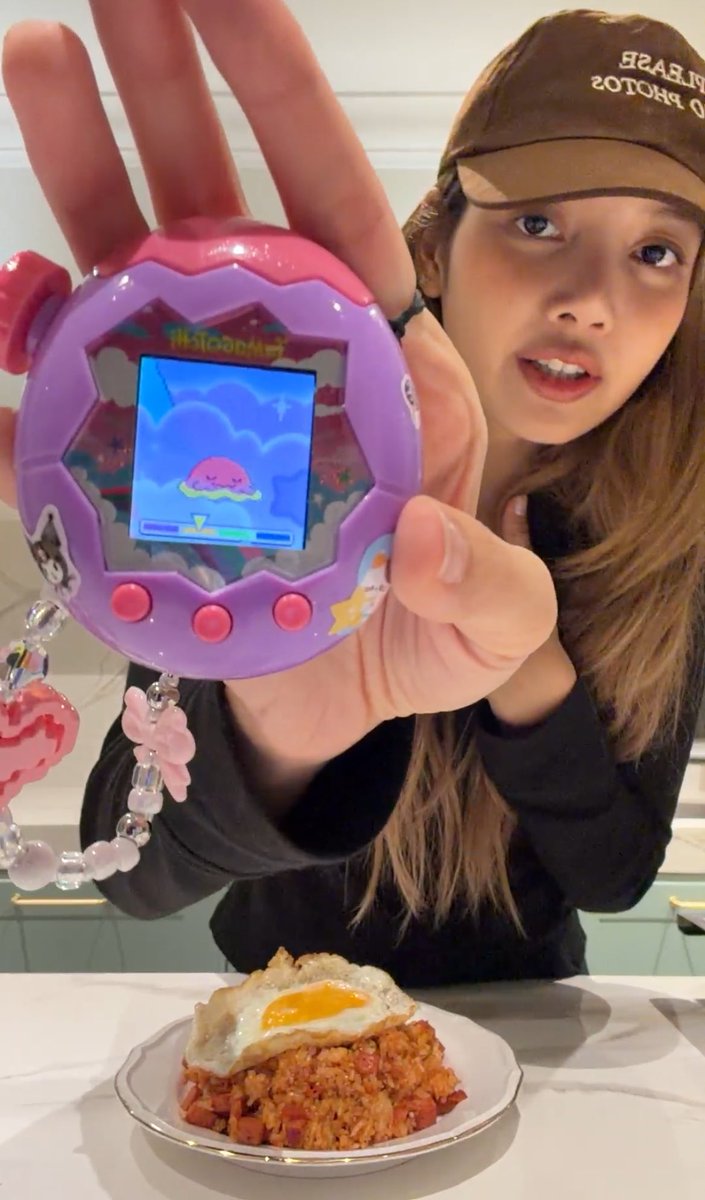 fbechaesoo's tweet image. TIENE UNO TAMBIÉN 😭😭😭😭😭😭😭