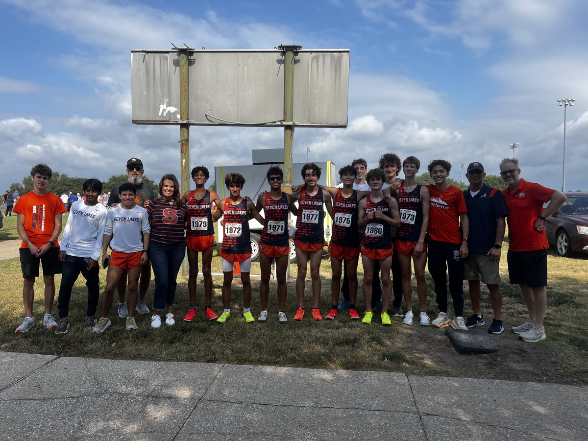 kfinnesand's tweet image. Your Regional CHAMPS!!!! ⁦@SpartanTrack_XC⁩ STATE here we come!!!!! 🧡💙🧡