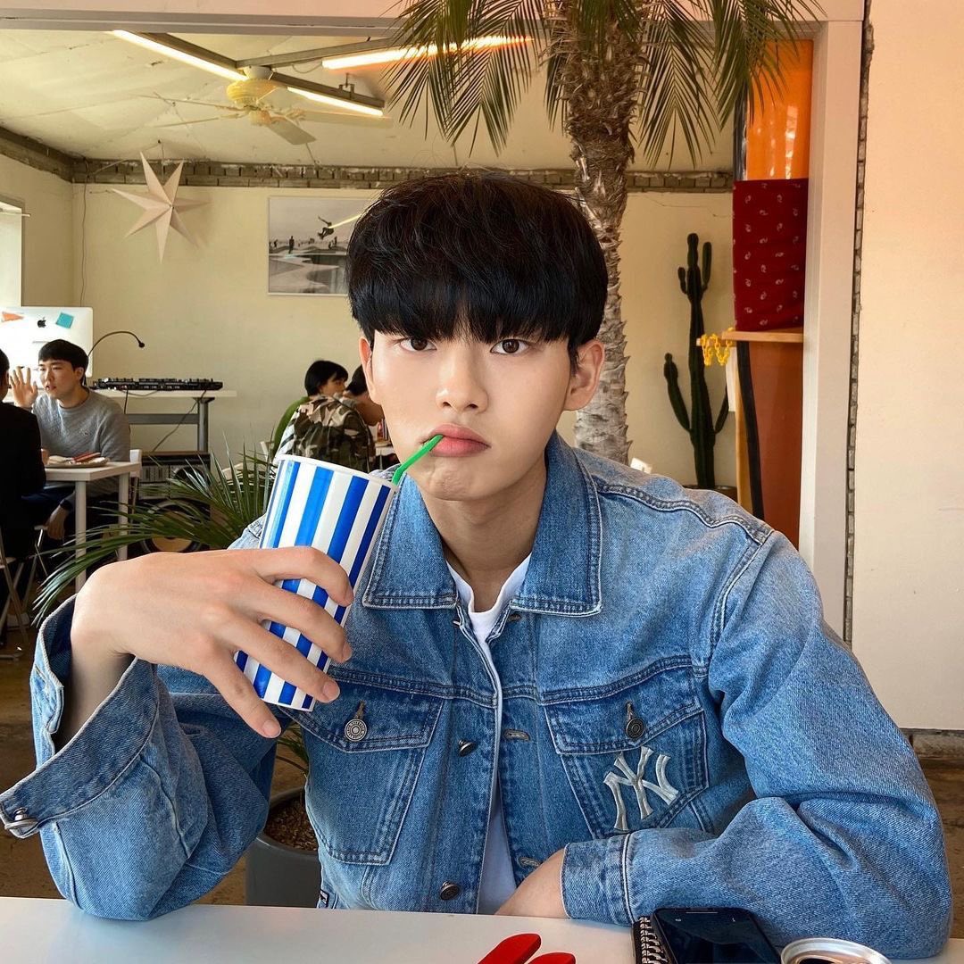 _marielagaes's tweet image. ❀ choi hyunwook