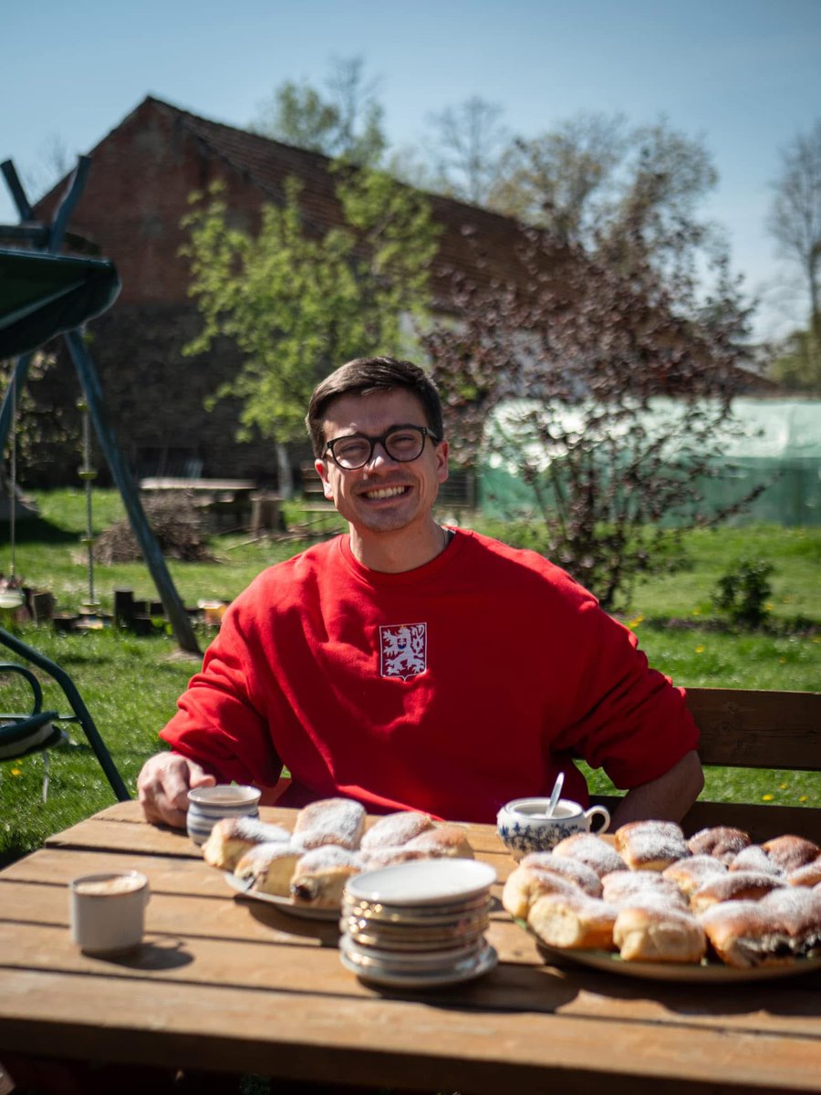 Všude dobře, doma nejlíp 🏡 Sousedé mě ve volbách podrželi - jenom v Zubčicích mi dalo svůj hlas 53 z nich 🗳️ Moc si toho vážím! 

Je super vědět, že v tom není člověk sám. Už teď se těším na zubčickou delegaci ve Sněmovně. A stejně tak na každého, kdo se budete chtít zastavit ☕️