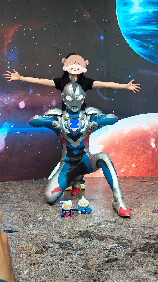 fvba097071's tweet photo. #MyUltramanMemory
スクリーンから身近に14年ぶり、大好きなウルトラマンに今年会えました!ティガ、ゼロ、メビウス、オメガ、ゼットなどたくさんのウルトラマン!それぞれの出会いは次元を超えて伝わる感動と温かい瞬間です。これからもたくさんのウルトラマンに会えることを願っています! https://t.co/qfnJuPWHWY