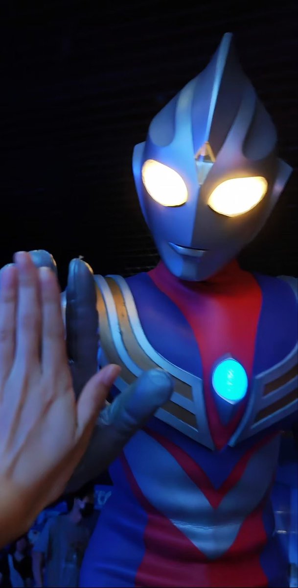 fvba097071's tweet photo. #MyUltramanMemory
スクリーンから身近に14年ぶり、大好きなウルトラマンに今年会えました!ティガ、ゼロ、メビウス、オメガ、ゼットなどたくさんのウルトラマン!それぞれの出会いは次元を超えて伝わる感動と温かい瞬間です。これからもたくさんのウルトラマンに会えることを願っています! https://t.co/qfnJuPWHWY