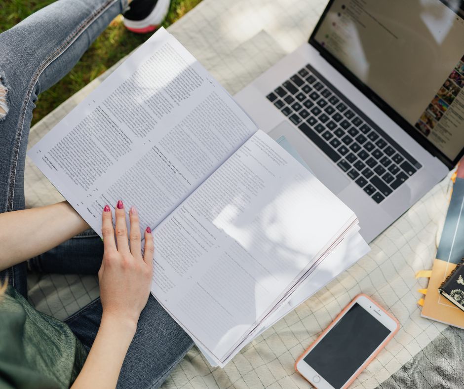🎓El #PleConsell aprova el decret pel qual s'aproven les ajudes de 600 € a l'estudiantat universitari i 'ensenyances artístiques superiors afectat per la riuada

💰La Generalitat destinarà 3M d'€ del seu pressupost per a finançar les ajudes

👉comunica.gva.es/es/detalle?id=…