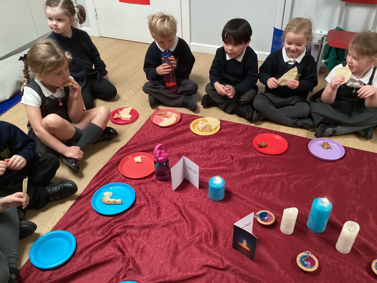 CamblesSchool's tweet photo. Team Pandas are learning all about Diwali this week. They enjoyed our special food and lights today. #CamblesforthRE #CamblesforthEYFS https://t.co/zjs96Jsfih