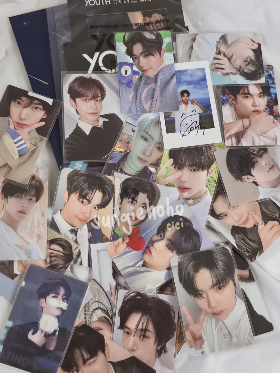 sungiehoho's tweet photo. i don't have any freebies this time but i have these official photocards to give away to random lucky zeroses on dday!! see you at the venue!!

#ZB1inKL #ZEROBASEONEinKL https://t.co/VvSho5lgXm