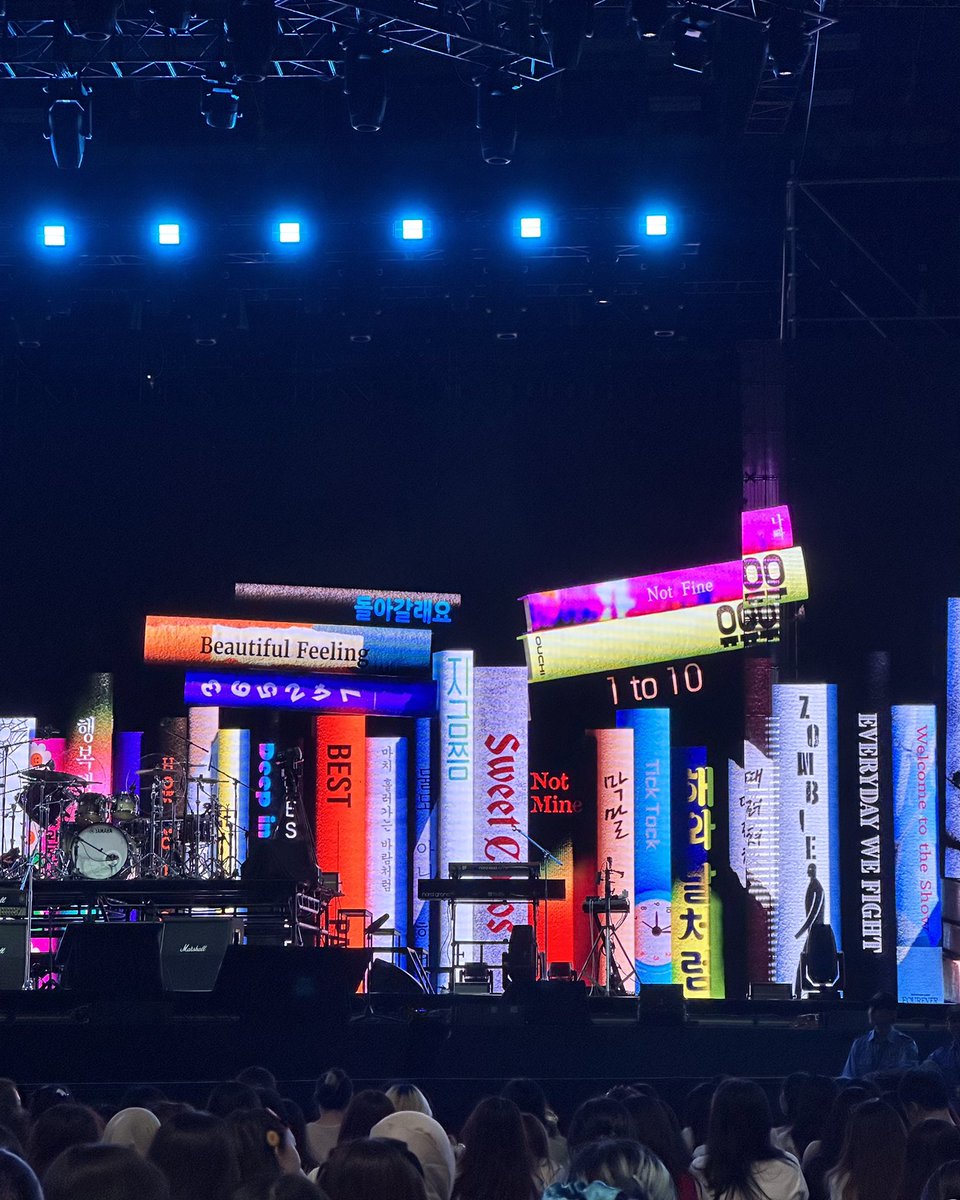 pirimirix's tweet photo. 251018 The DECADE in Ho Chi Minh City ☘️

#DAY6 #데이식스 #MyDay #마이데이
#The_DECADE #DAY6_10th_Anniversary https://t.co/wlR2f0L0DL
