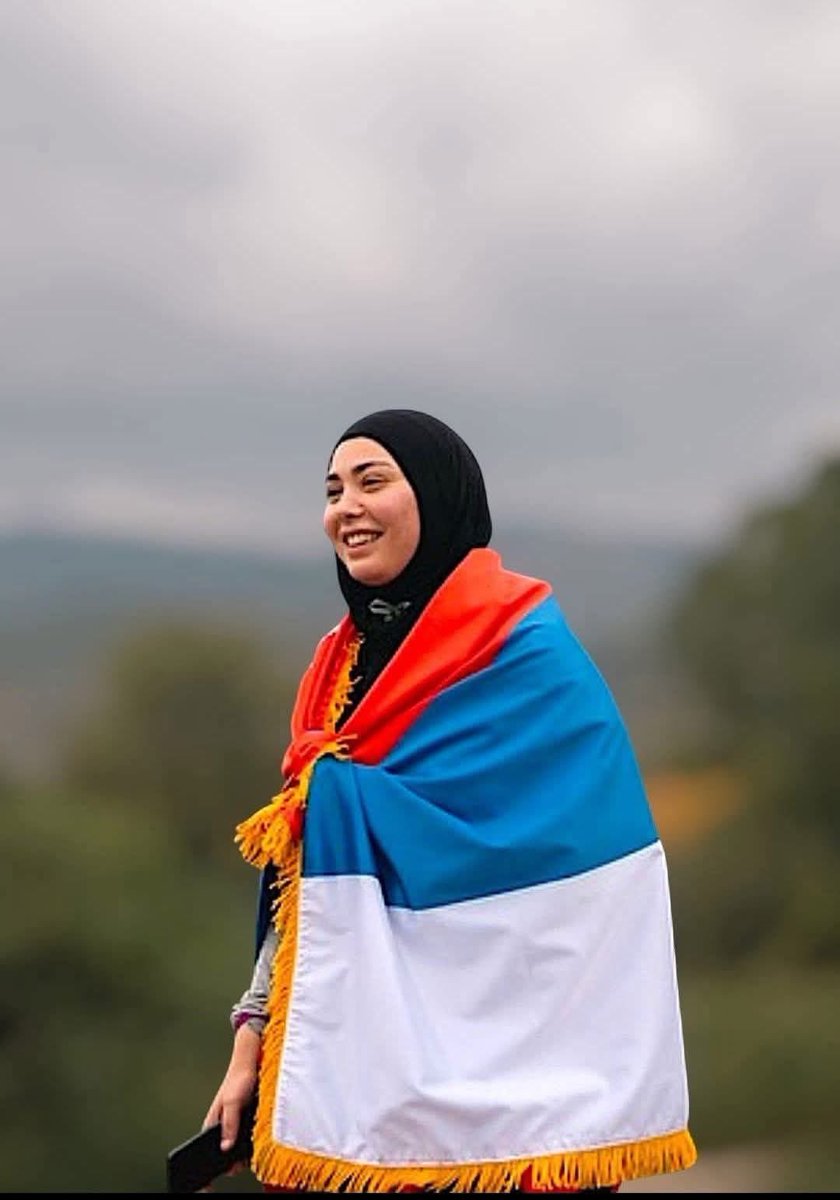 Izgleda da ćemo umesto knjige “Kako sam pobedio obojenu revoluciju u celom svetu” ipak čitati roman “Kako je jedna devojčica, jednim gestom, uz osmeh razvalila radikalsko - naprednjačku šovinističku prostačku politiku”.