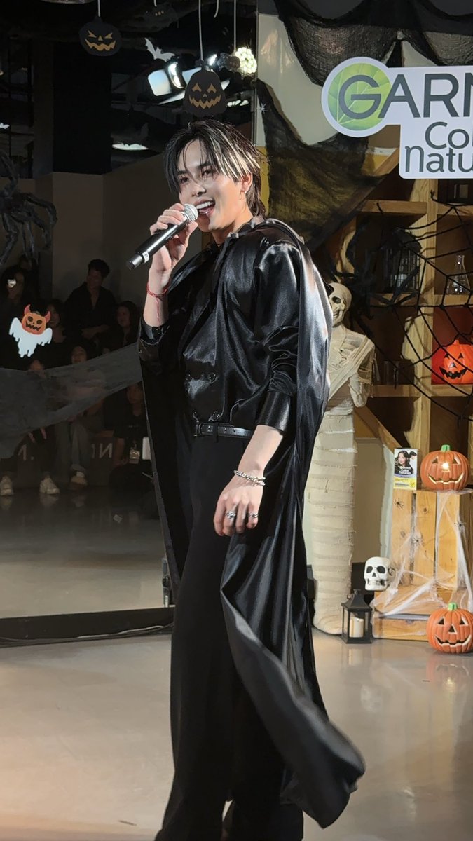 ดื้อมาก

SANTA HIGHLOWEEN MONTH

#GarnierHairlighterxSanta