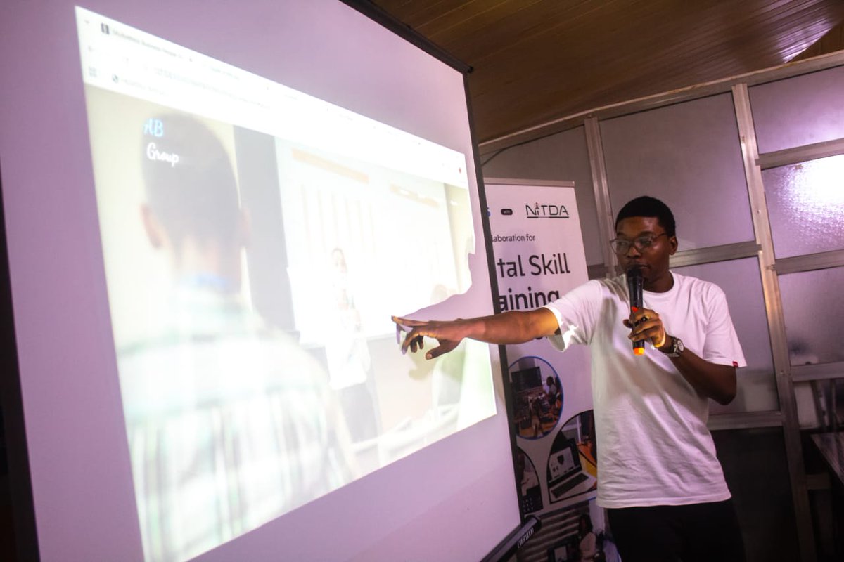 kinplustech's tweet image. Every code, design, data, creation and innovation tells a story  of resilience, breakthroughs, and bold dreams. Here’s to the Builders of the Future &amp;amp; dreamers shaping what’s next.
We are powering the next generation of innovators. 
Be part of it!
#KinplusTech #DigitalSkillsNG