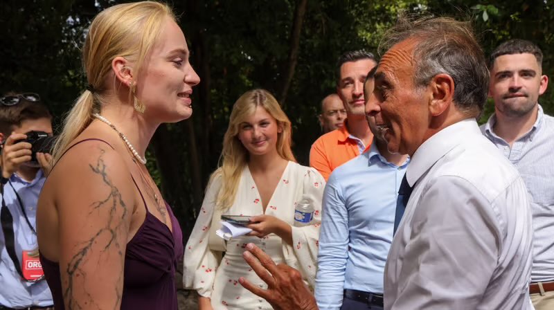 🚨 Mila est jugée cet après-midi à Lyon pour ces propos dignes des pires propagandes racistes du siècle précédent :

« Une immense partie des familles maghrébines sont consanguines, et beaucoup ont des visages difformes et assez laids ».

Dégageons les fascistes, ça urge ↙️↙️↙️