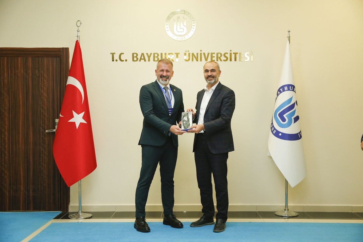 MutluTurkmen's tweet photo. Üniversitemizin birimlerinde gerçekleştirilen akreditasyon denetimi kapsamında kurumumuzda bulunan MEDEK yetkilileri Prof. Dr. Mustafa Can, Doç. Dr. Harun Gül ve Doç. Dr. Mehmet Akif Şen’e, rektörlüğümüze yaptıkları ziyaretlerinden dolayı teşekkür ederim. https://t.co/Rnw3T0F12l