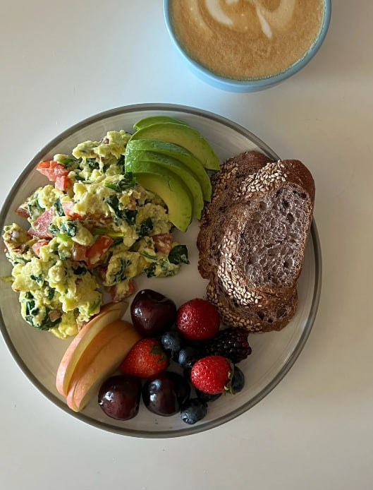 Paulobrunorego's tweet photo. I had a good breakfast today too 🥗
Eat whatever's in the fridge https://t.co/t7oHxUewZd