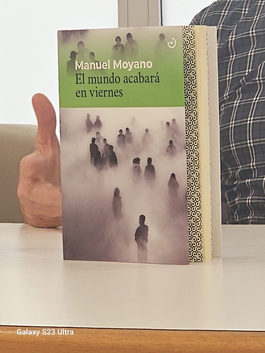 Ayer recibimos la amable visita de Manuel Moyano en nuestro #ClubdeLectura. Comentamos "El imperio de Yegorov" y nos presentó su libro "El mundo acabará en viernes".
<a href="/RMBM17/">RMBM</a>
<a href="/AytoMurcia/">Ayuntamiento de Murcia</a>
<a href="/AAVVsantiagoel1/">AAVVsantiagoelmayor</a>
<a href="/AVRondaSurMurci/">AV Ronda Sur Murcia</a>
<a href="/SantiagoMayorJM/">Junta Municipal Santiago el mayor</a>
<a href="/manuel_moyano1/">manuel_moyano</a>