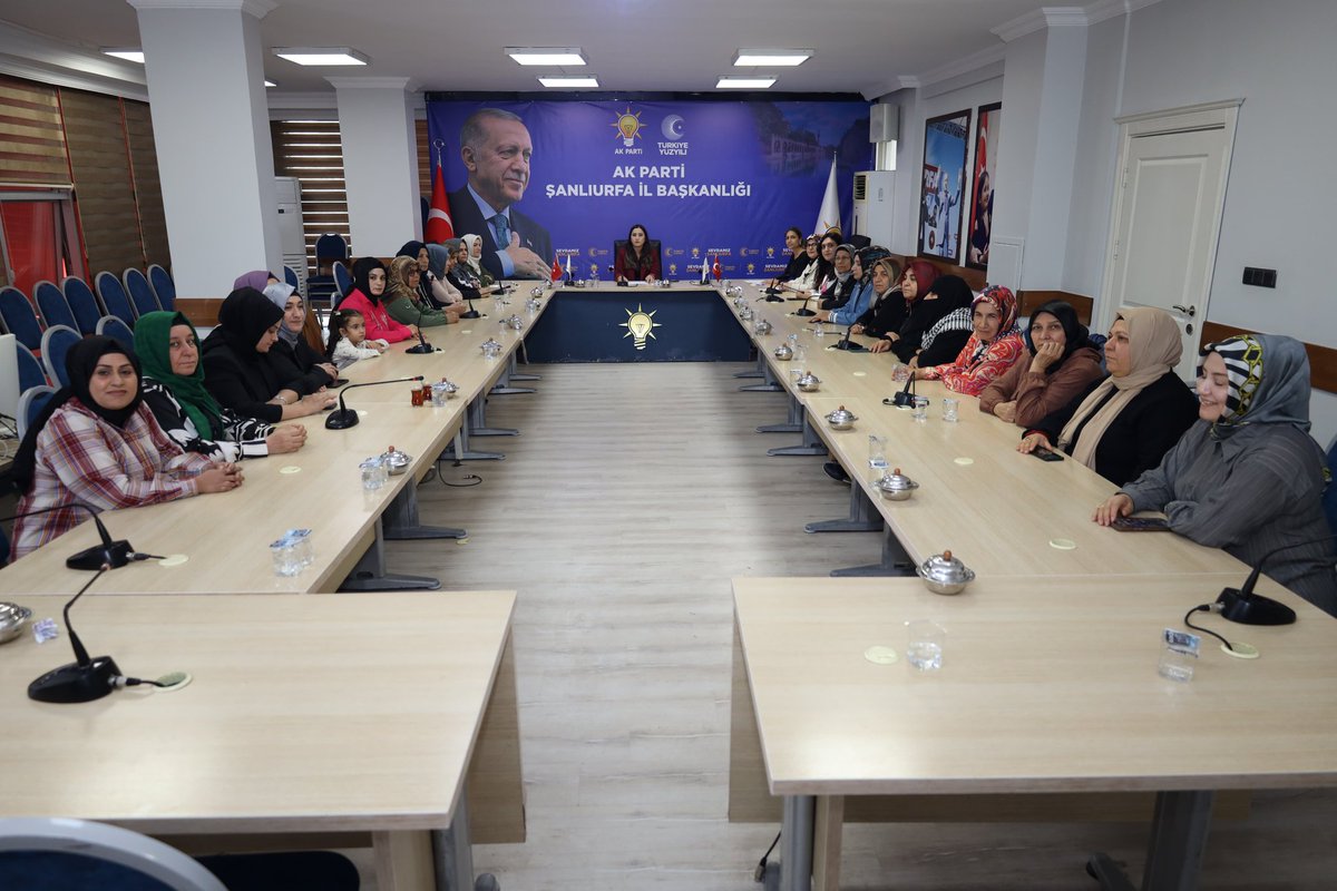 İl Kadın Kolları Başkanımız <a href="/ZehraAy063/">Zehra AY</a>'ı vekaleten Başkan yardımcımızın Başkanlığında, Yönetim  Kurulu Üyelerimiz ile haftalık olağan toplantımızı gerçekleştirdik.

 Saha ve hane ziyaretlerine ilişkin istişarelerde bulunuldu, gündeme dair konular değerlendirildi. 

Birlikte daha