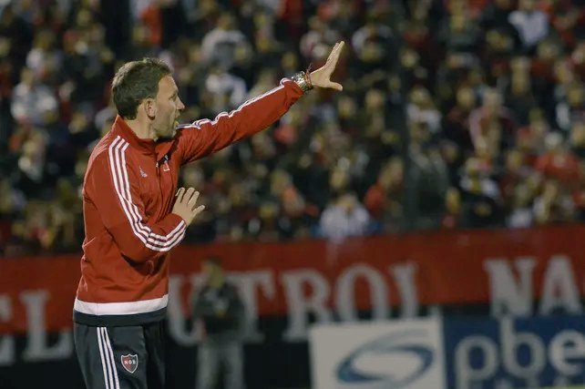 Otra vez el señor Lucas Bernardi jugandose el pellejo por su <a href="/Newells/">Newell’s Old Boys</a>. No cualquiera agarra el fierro caliente. Como dije al gran capitán le sobra coraje. Ahora Todos juntos detrás del escudo de un club por siempre de Primera Como lo marca la historia.