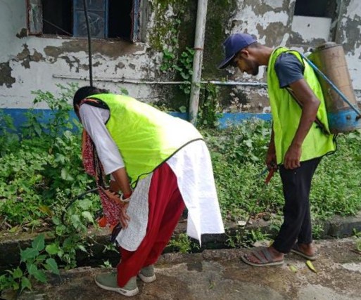 kmc_kolkata's tweet image. Pictures of the frontline workers of the Vector Control Team on duty across the city.

#VectorControlByKMC #KMConDuty