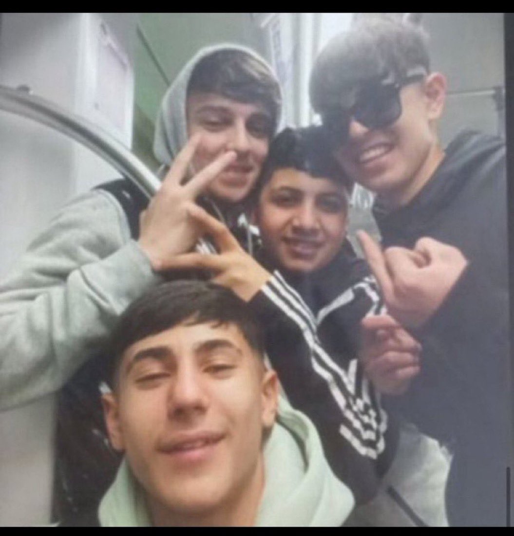 Ahmet’i öldürüp beş dakika sonra böyle poz veren canilerin ikisini, başka çocukların başını yaksınlar diye mi serbest bıraktılar !?

#AhmetMinguzziEmsalOlsun
Sedat Peker, Ağırlaştırılmış, Sanık, Dolar 80