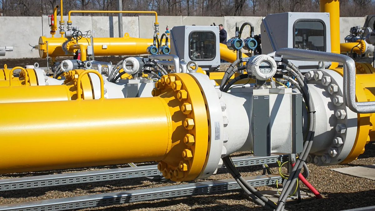 PUREHINDUUU's tweet image. #EU sets 2028 deadline to end Russian energy 🛢️🛢️🛢️ imports!  Ministers back REPowerEU plan to boost energy independence, slashing Russian gas (13% of EU imports in 2025). A game-changer post-Versailles Declaration!
 #GreenEnergy #EUUnity #RussiaUkraine #EnergySecurity