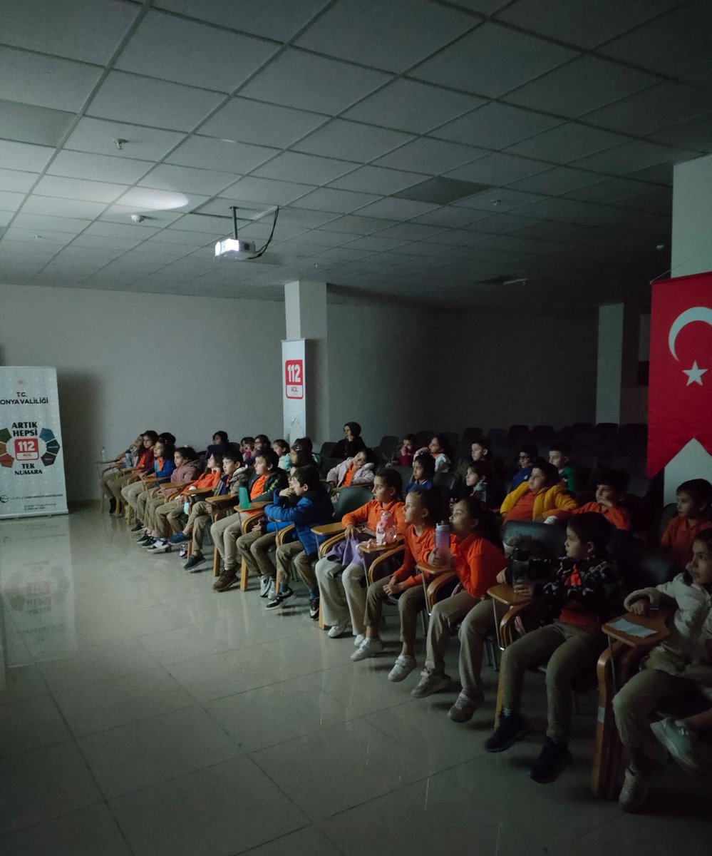 konya112acm's tweet image. İlimiz Selçuklu İlçesi Şükriye Onsun İlkokulu öğrencilerine 112 Acil Çağrı Merkezleri tanıtım faaliyeti gerçekleştirilmiştir.@TCKonyaValiligi @112teknumara