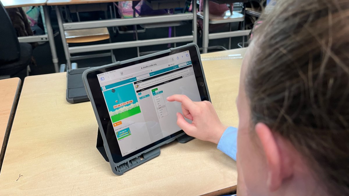StBernardsPS's tweet image. 🐦💻 P4 & P5 lunchtime coders took on the Angry Birds coding challenge! 🎯 Using repeat blocks to boost efficiency and smash through levels — amazing focus and teamwork! 👏🔥
#codeweek2025 @CodeWeekEU @CodeOrg @DL_for_All