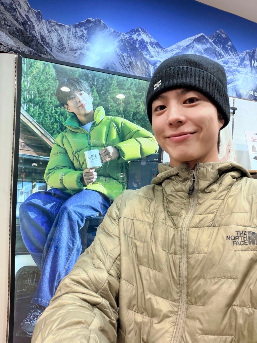 Bogumfrance's tweet photo. Notre @bogummy nous souhaitent à tous un très bel automne 🍁 🥰

Source : Daum Café 

#parkbogum #bogummy #waitforyouinparis🇨🇵 #automn https://t.co/L7RxmhFG72