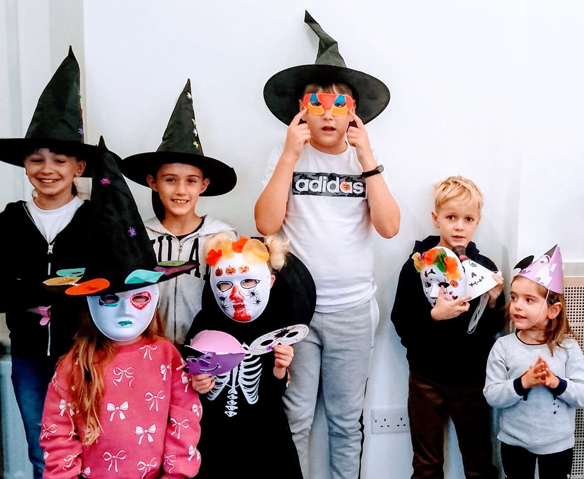 Today we made spooky hats and masks. Good job everyone! Halloween disco to finish of our October half term programme. Contact the Centre to book your spot. Parents welcome too!