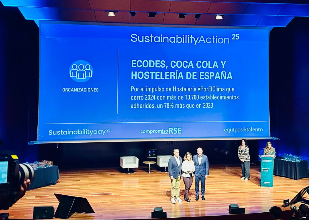 egallegoCEHE's tweet image. #hosteleriaporelclima ⁦@CocaColaEP_es⁩ ⁦@ecodes⁩ y ⁦@CEHEhosteleria⁩ premiados por el proyecto de SOSTENIBILIDAD HOSTELERÍA POR EL CLIMA. Gran labor con mucho espacio para crecer ⁦@ecovidrio⁩ ⁦@SDDR_info⁩ ⁦@CampusCEHE⁩