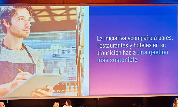 egallegoCEHE's tweet image. #hosteleriaporelclima ⁦@CocaColaEP_es⁩ ⁦@ecodes⁩ y ⁦@CEHEhosteleria⁩ premiados por el proyecto de SOSTENIBILIDAD HOSTELERÍA POR EL CLIMA. Gran labor con mucho espacio para crecer ⁦@ecovidrio⁩ ⁦@SDDR_info⁩ ⁦@CampusCEHE⁩