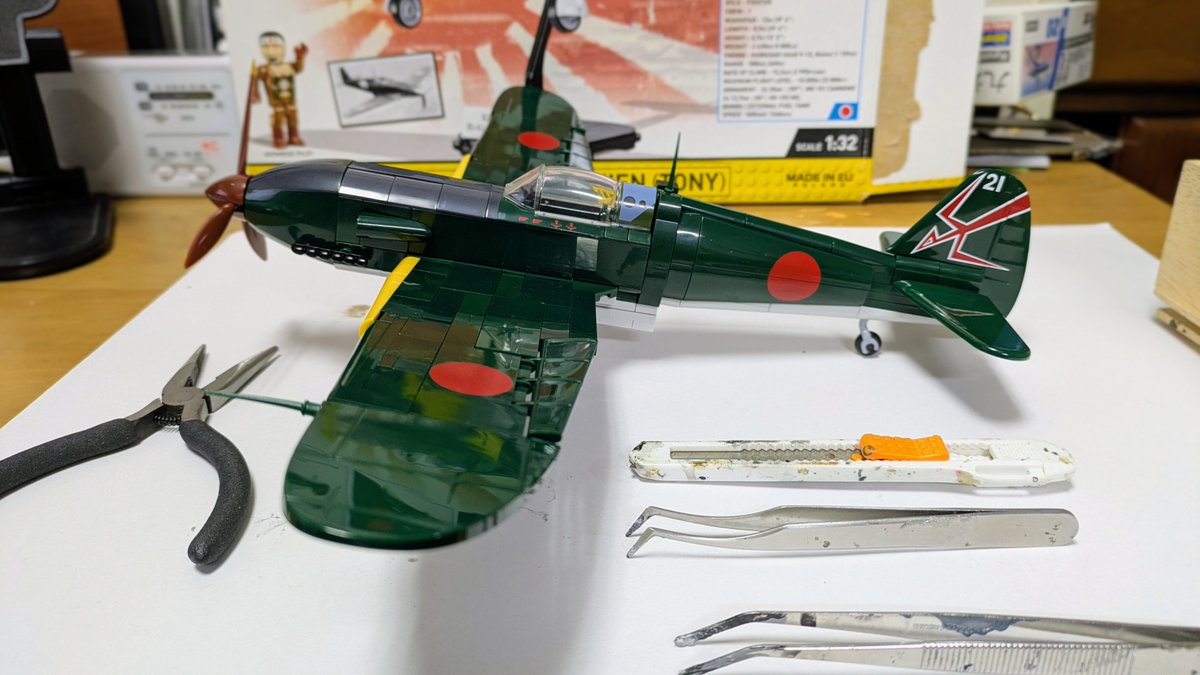 工業解説：ライセンス生産とは？
🏭️许可生产[Xuke shengchan]
→他国の企業が持つ技術や特許を利用して、自国でその製品を製造する事を言います。
また、特許権所有者に対して”ライセンス料”を支払う事で、その技術を使用する権利が得られます。終
【使用例】
①防衛装備品②農機具③ワクチン…