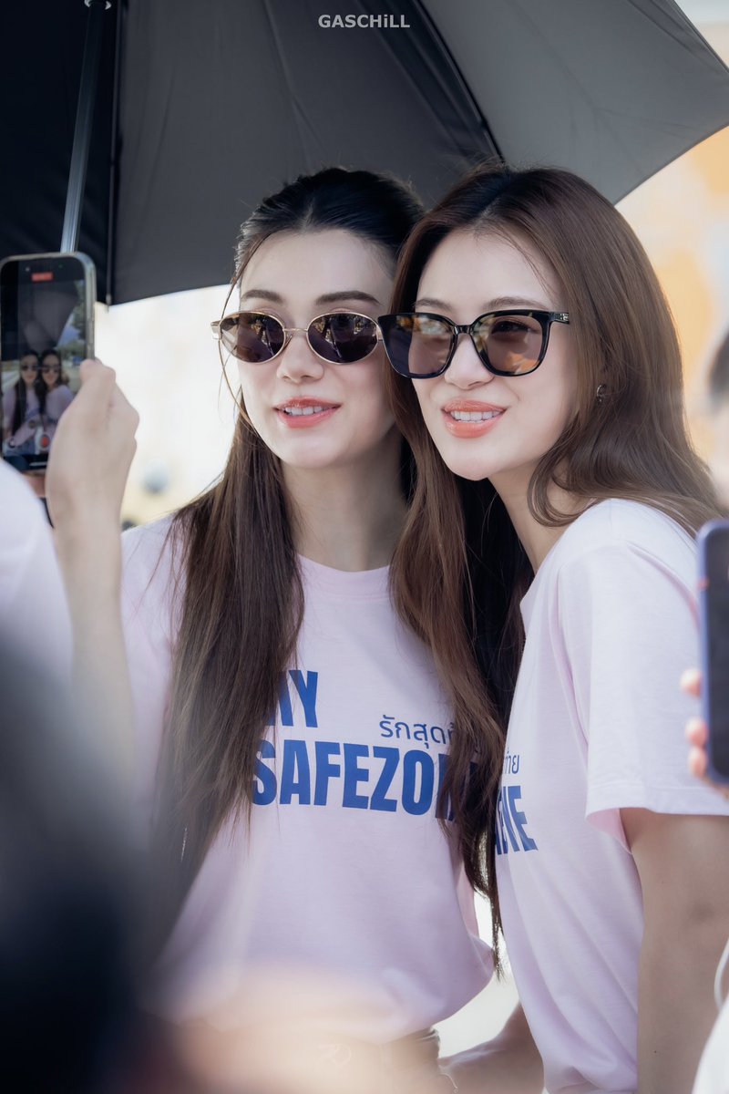 เจอยิ้มแบบนี้ แดดที่ว่าร้อน ก็ร้อนเหมือนเดิมนั่นแหล่ะ 555555555 พี่ฝรั่งมันไม่เอาอะไรแล้วววว ☺️

LENAMIU MY SAFE ZONE SERIES 

#MySafeZoneSeries
#ลีน่าหมิว #LenaMiu