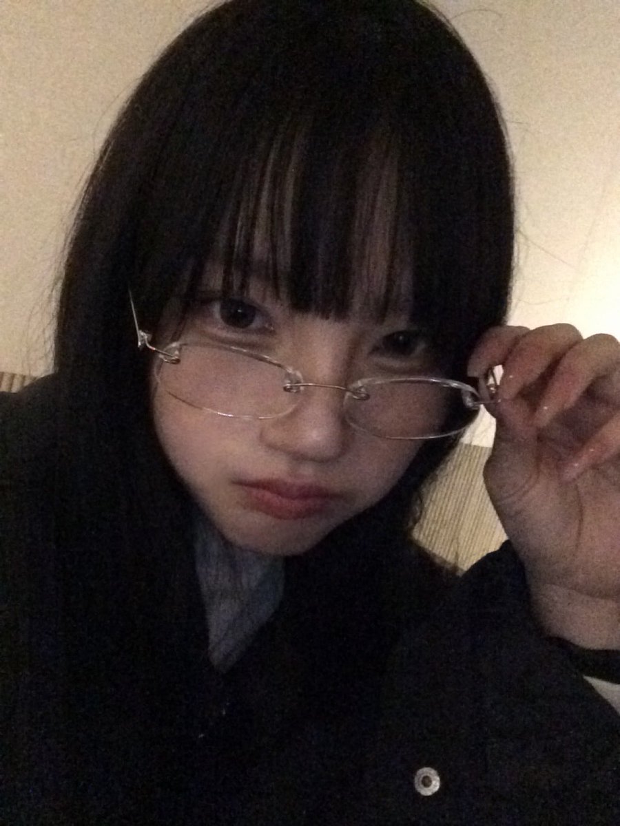 안경윤하👓🤳

#UNIS #유니스 
#YUNHA #방윤하