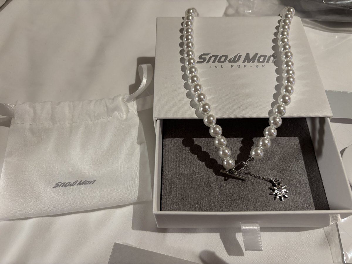 そうそう、パールネックレス、布製の袋も付いてるし、箱も中敷あって