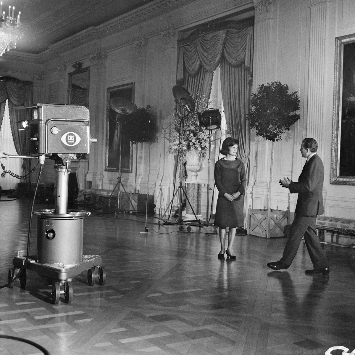 TxAeronaut's tweet photo. @mariashriver Your Aunt Jackie also secured private funding for restoration of the State Dining Room and the Red and Blue Rooms. She then showed it all off on a CBS broadcast which drew 80 million viewers.

But, yeah, orange man bad for making renovations. 

You're such a hypocrite, Maria. https://t.co/CxEhPhNRJk